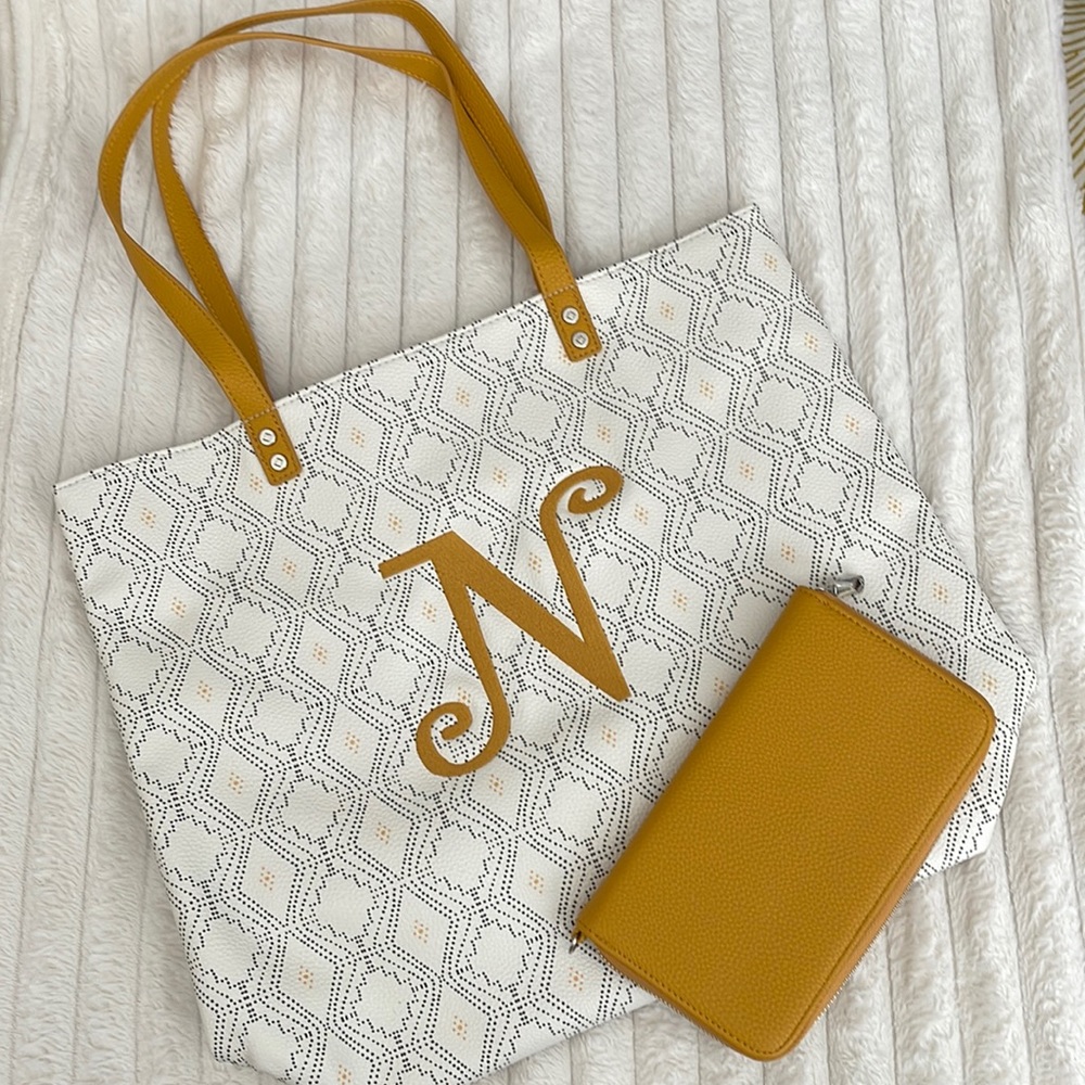 New thirty one tote with matching wallet
